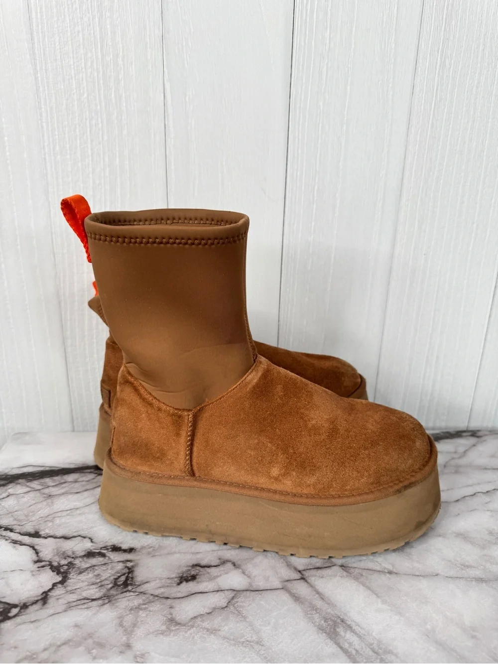 UGG Classic Dipper Platform Boots in Chestnut